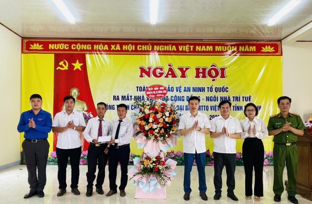 Xã Thuận Lộc tổ chức làm điểm Ngày Hội “Toàn dân bảo vệ an ninh Tổ quốc” ra mắt “Nhà Văn hóa cộng đồng - Ngôi nhà trí tuệ” tại thôn Thuận Trung.